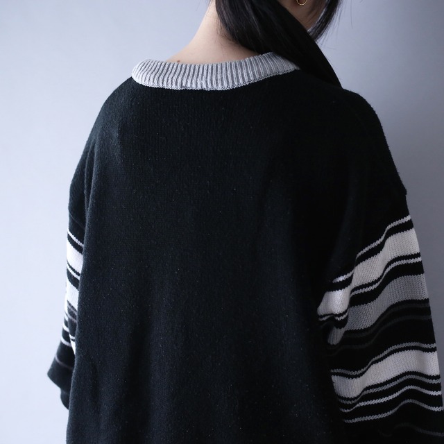 "SOUTH POLE" monotone coloring border pattern over silhouette knit