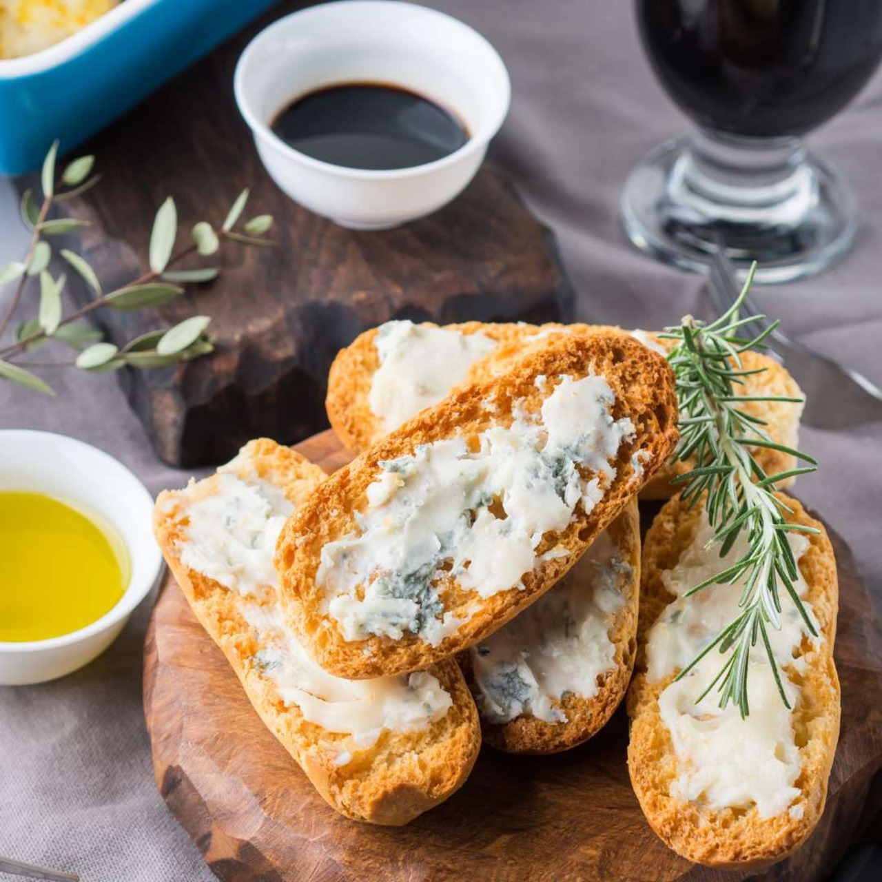 フランス産 グラスフェッド トム・ド・ラカイユ 100g｜フレッシュカット 濃厚ブルーチーズ Tome de Laqueuille 100g – Grassfed French Artisan Blue Cheese | Rich & Bold