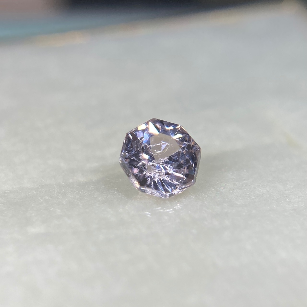 お花みたいなスピネル 訳あってお買い得  約5.1mm*3.4mmmm r-0404