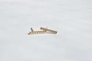 『 Bar 』ダイヤモンド ピアス  0.07ct × 2 / K18YG