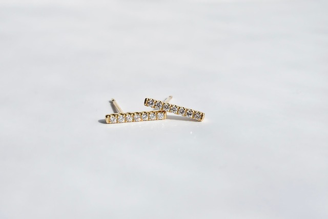 『 Bar 』ダイヤモンド ピアス  0.07ct × 2 / K18YG