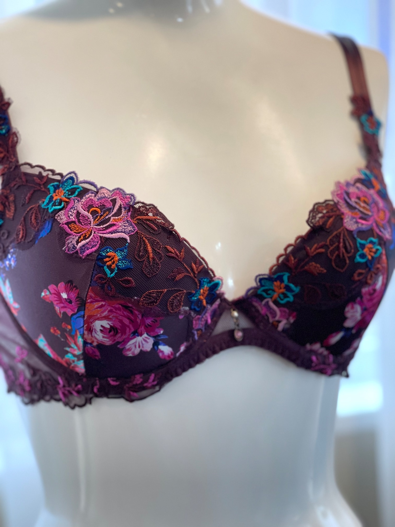 ペタルコンフェッション　モールドカップブラジャー　３２B、３２C、 サイズリズシャルメル