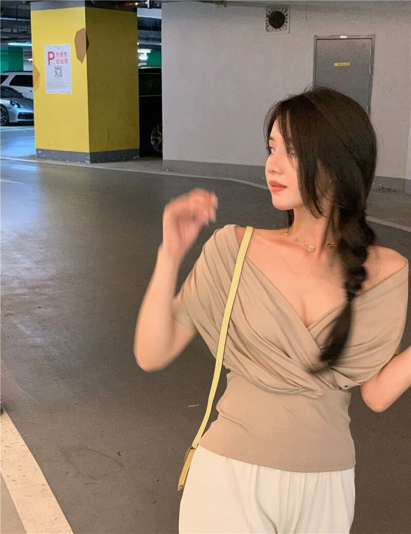 VネッククロスTシャツ サマーショートウェストスリムトップス 夏物 ブラックストロベリース30235177423