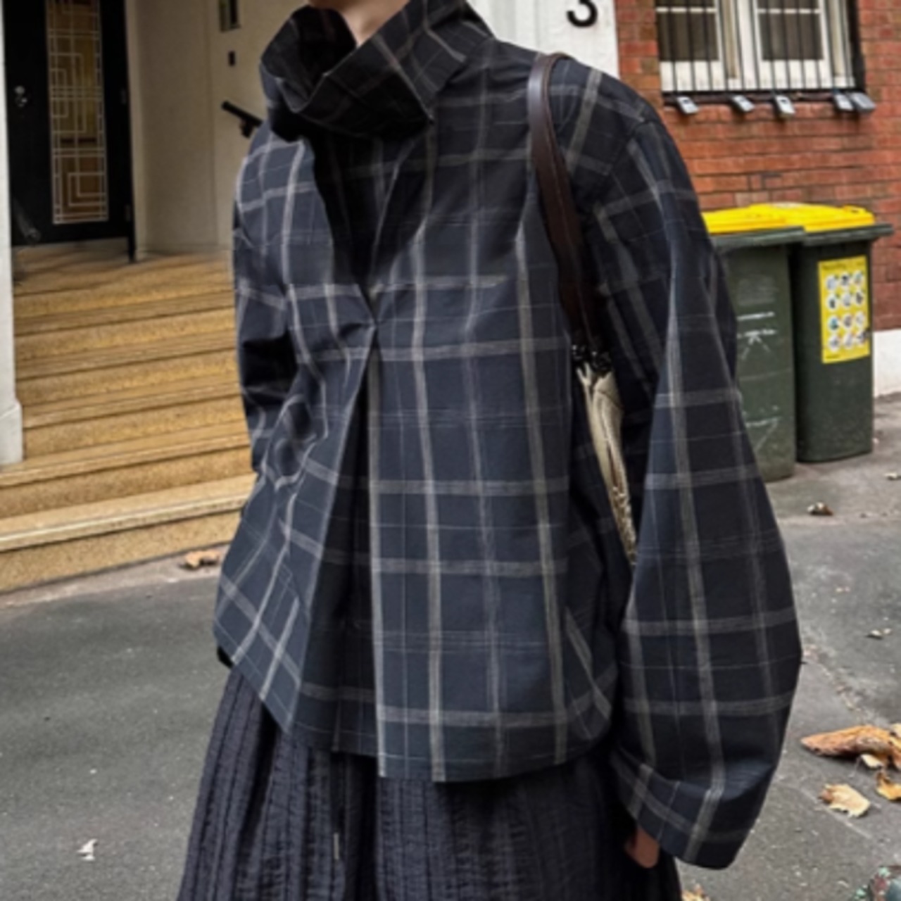 チェック柄プリーツネックデザインシャツ　0867