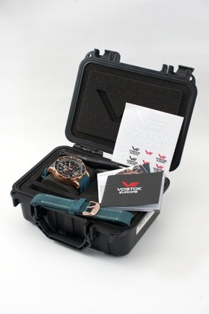 【VOSTOK EUROPE ボストークヨーロッパ】Anchar Submarine Chronograph Line アンチャールサブマリンクロノグラフ（グリーン×ブロンズ）／国内正規品 腕時計