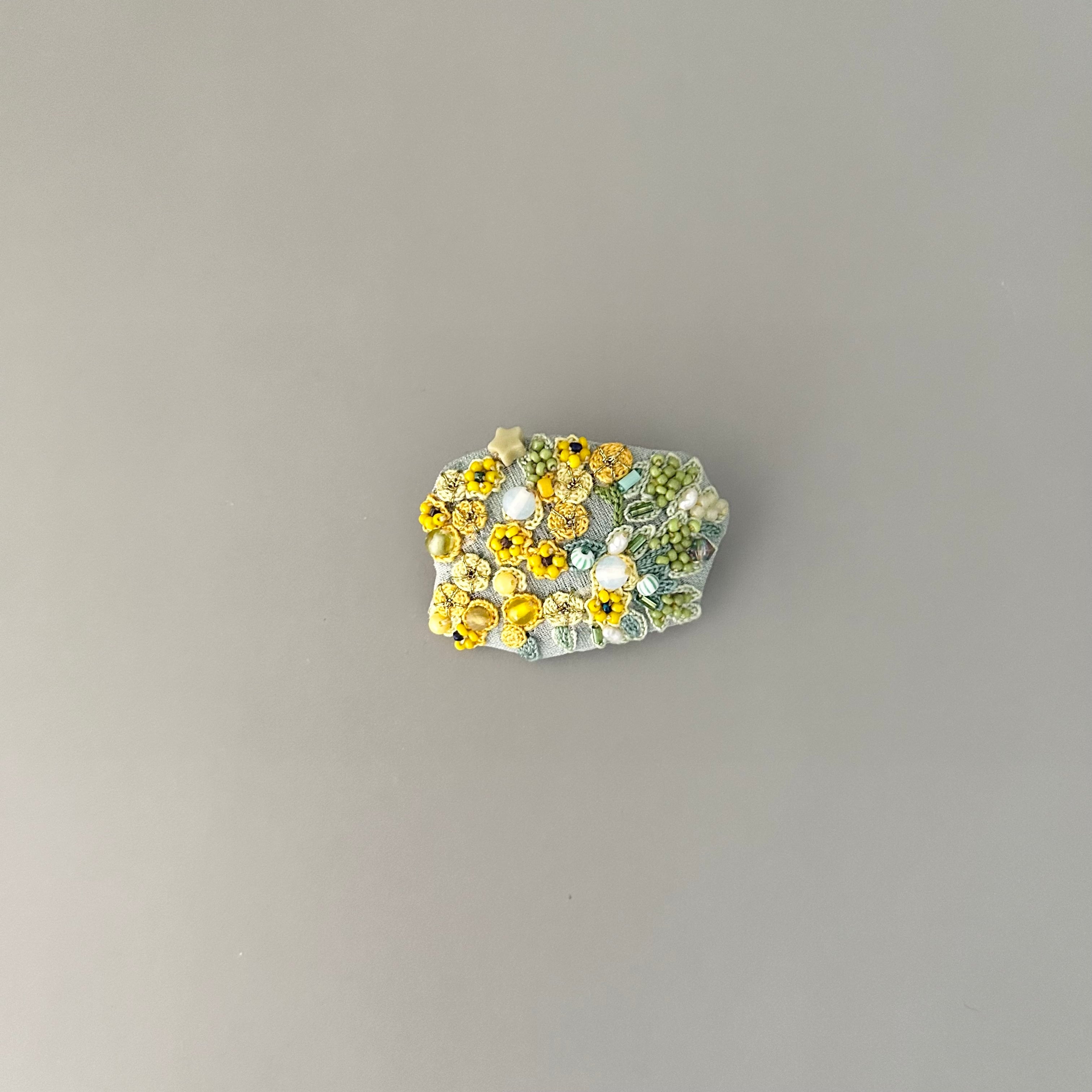 黄色の菊ブローチ