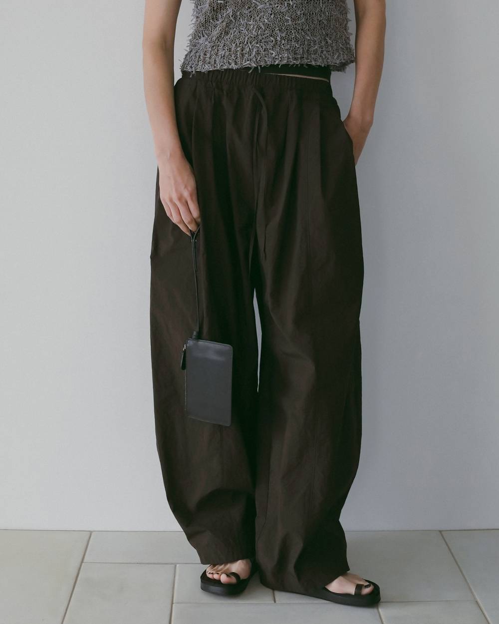 anuke(アンヌーク) Volumetuck Cocoon Pants | サウスオレンジ｜メンズ