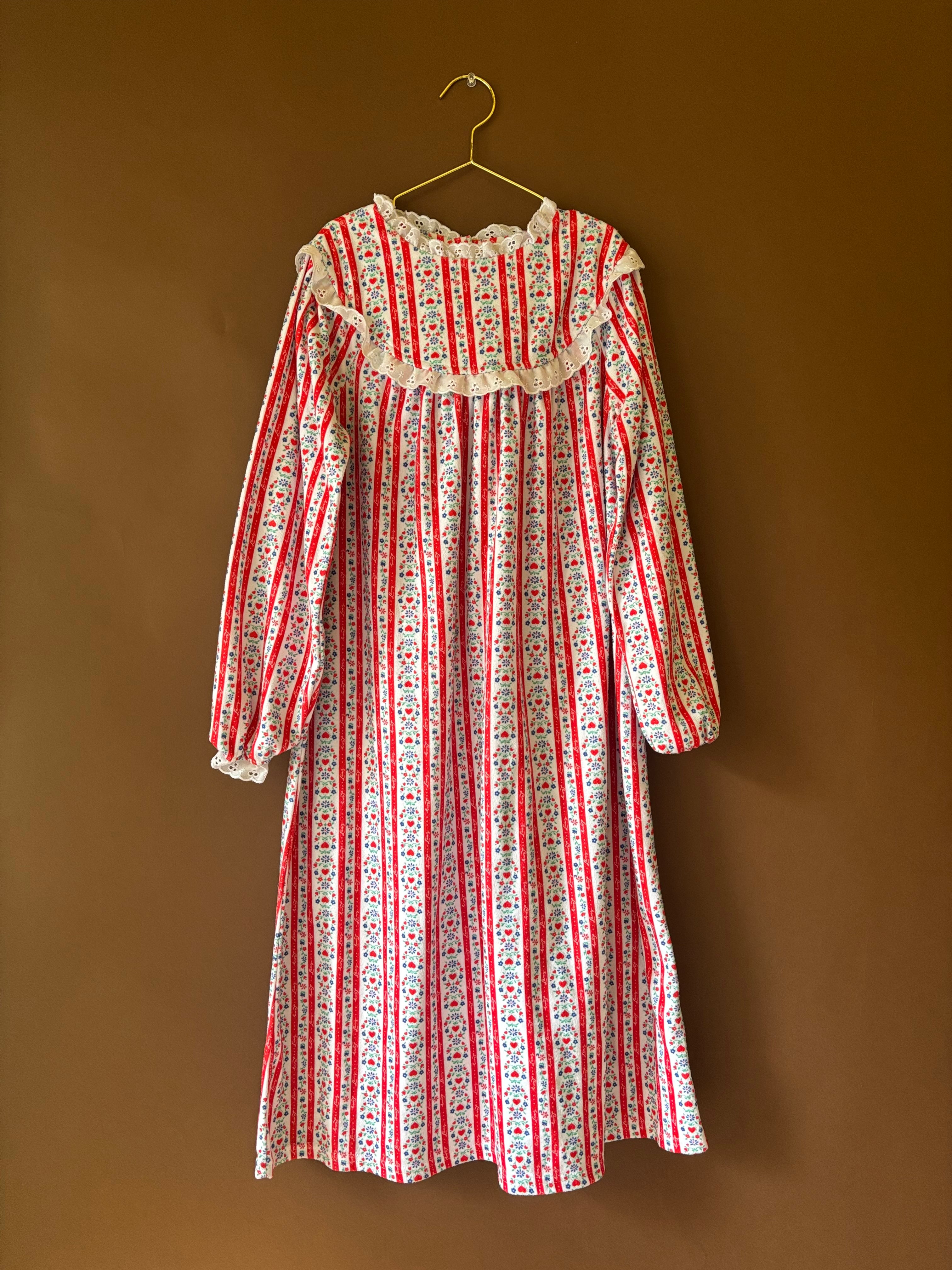 【KIDS vintage】 Traditional heart pattern nightgown dress. about 10-12y