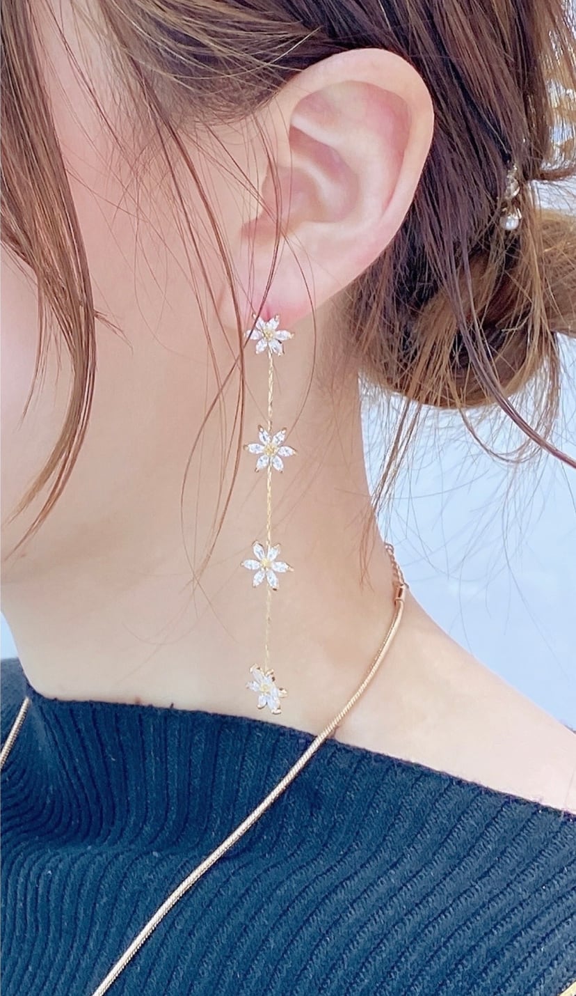 4輪CZフラワーピアス/イヤリング | accessory bijou powered by BASE
