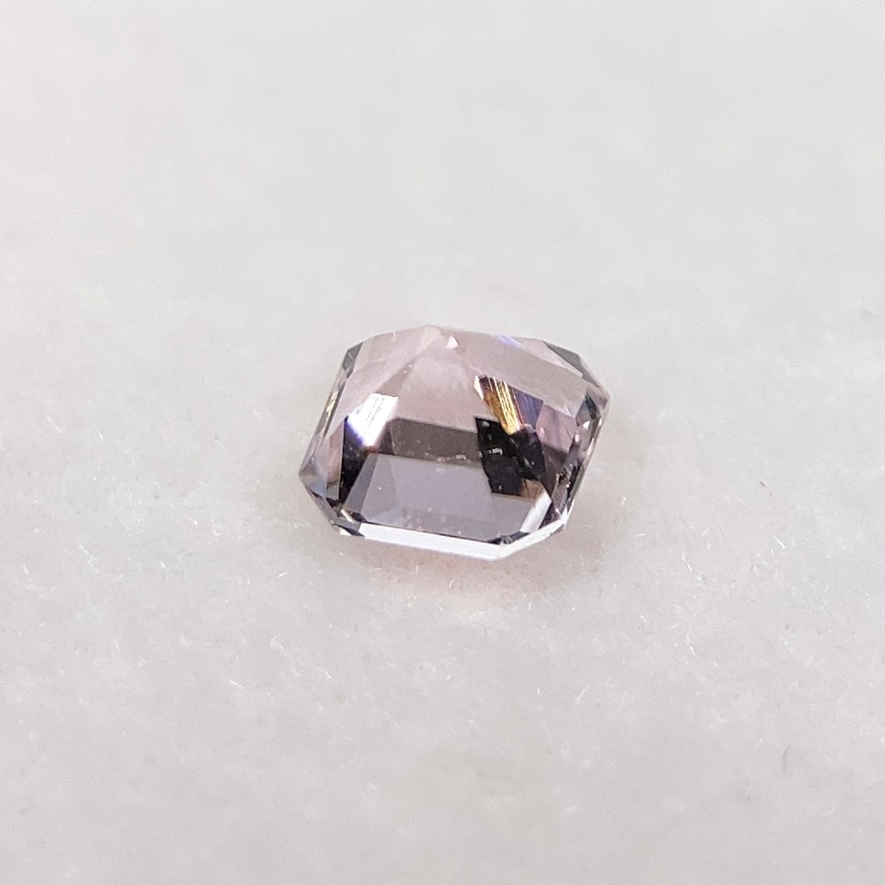 トルマリンの角砂糖  約3.9mm*3.9mm H2.9mm r-0424