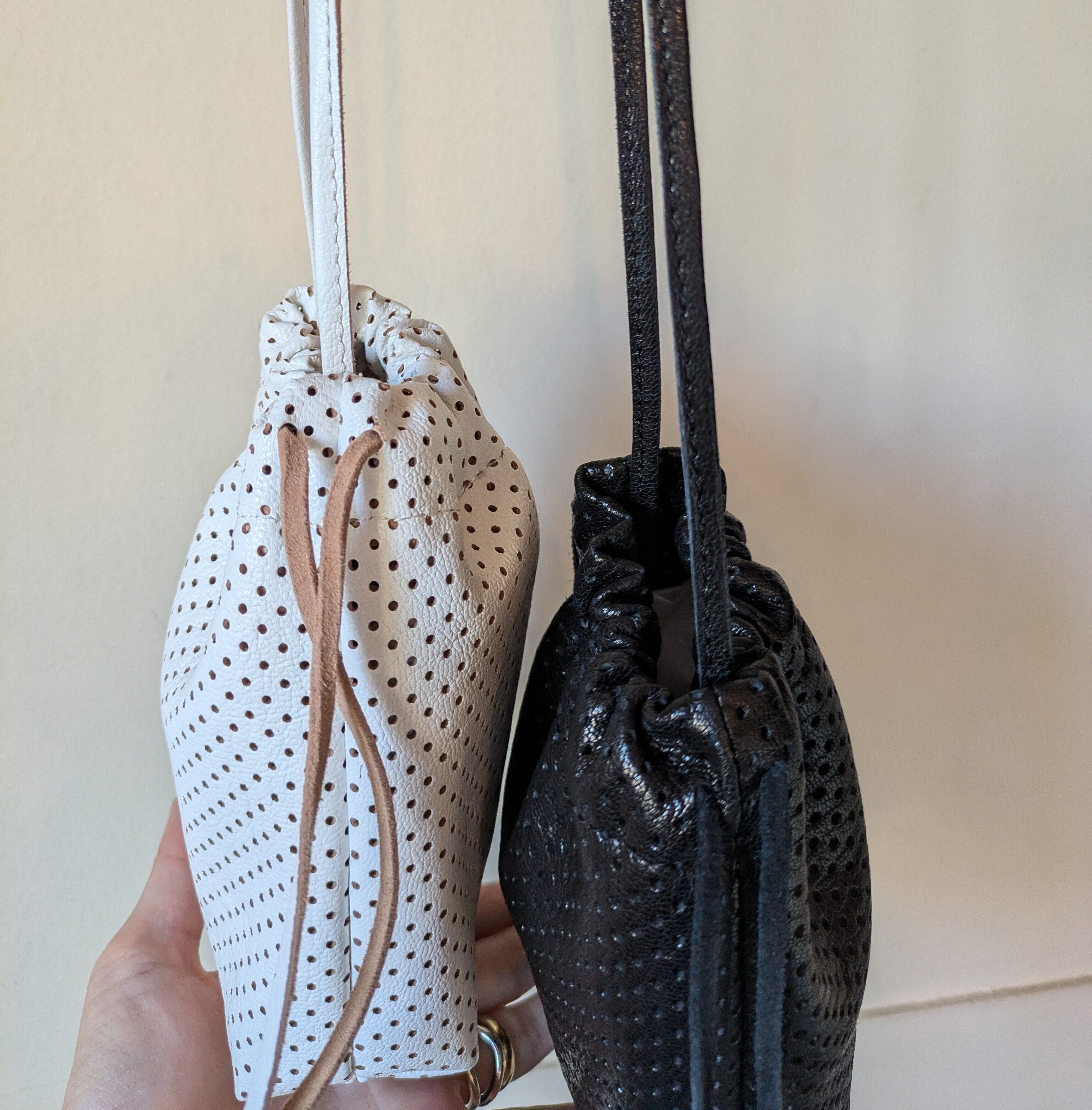 saranam レザー巾着バッグ