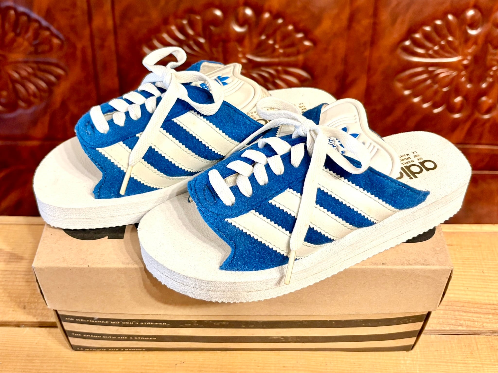 adidas 青 バケツ ロゴ入り adidas（アディダス）BEACH GAZELLE（ビーチ ガゼル）5 23.5cm 青/白