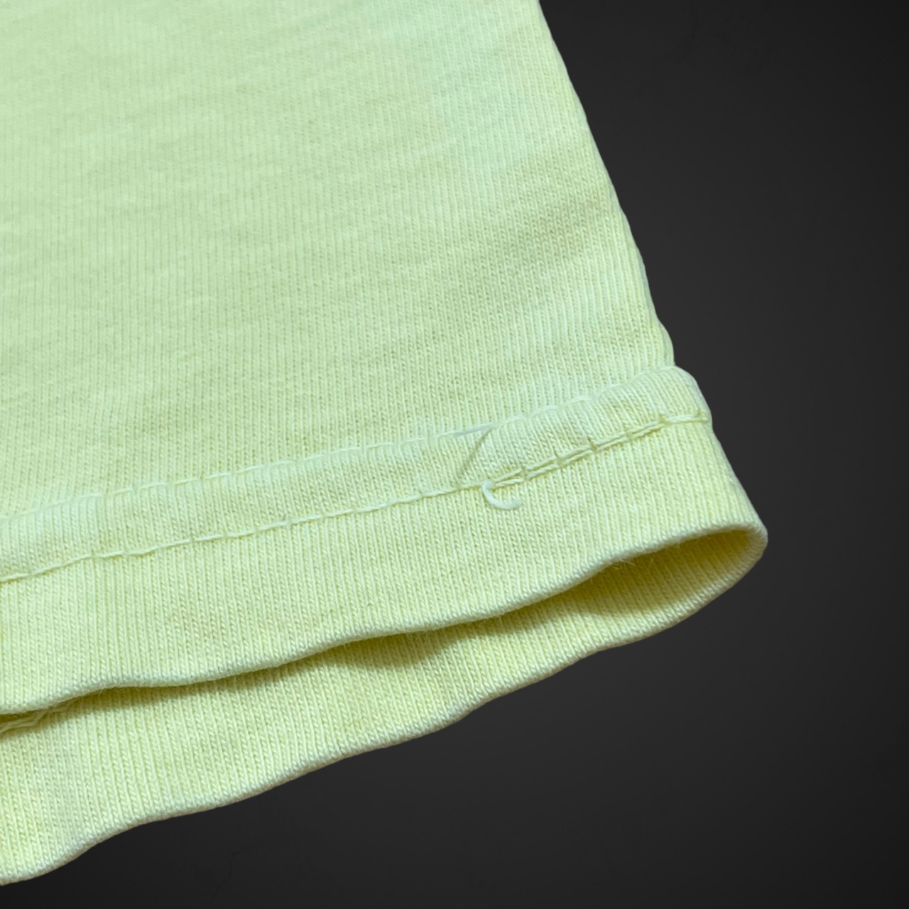 【STUSSY】ワールドツアー Tシャツ MEXICO製 バックプリント ロゴ クルーネック ショーンフォント ライトイエロー SSリンク シャネルロゴ ステューシー world tour tee 半袖 US古着