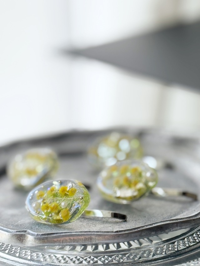 感謝の花、ミモザをそっと身につけて。長く使えるミモザのレジン・アゲートポニーフック