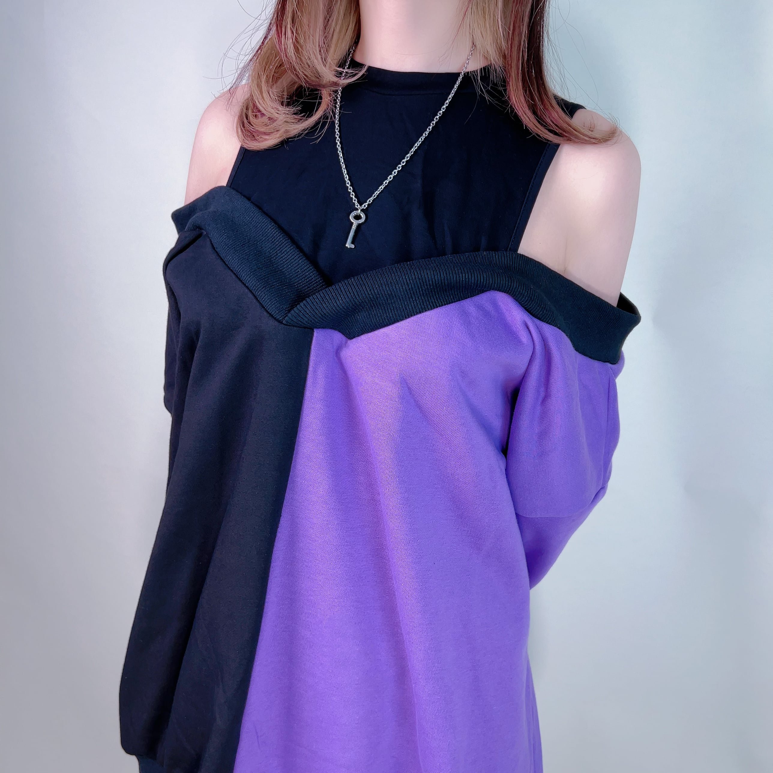 OFF-SHOULDER TWO-TONE PULLOVER - その他
