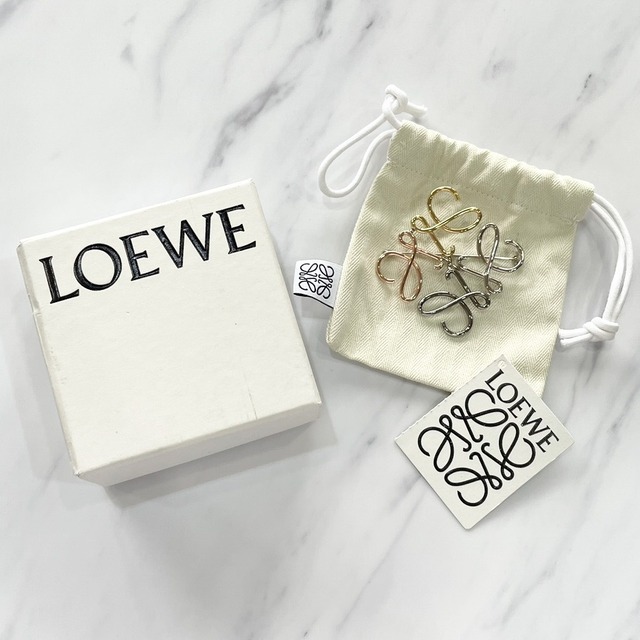 LOEWE ロエベ アナグラム ブローチ(メタル)