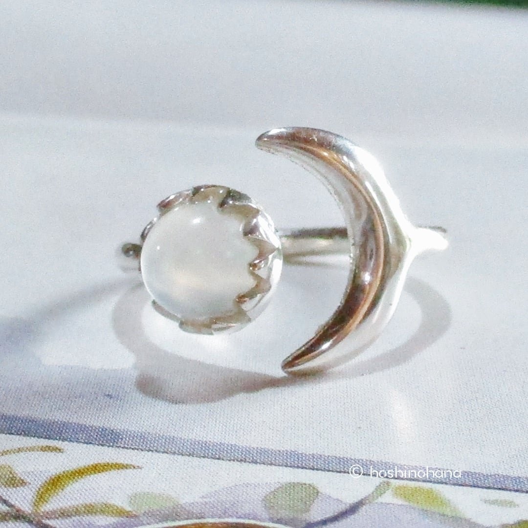 ★6月の誕生石★【Silver925】*高品質*ムーンストーン三日月リング