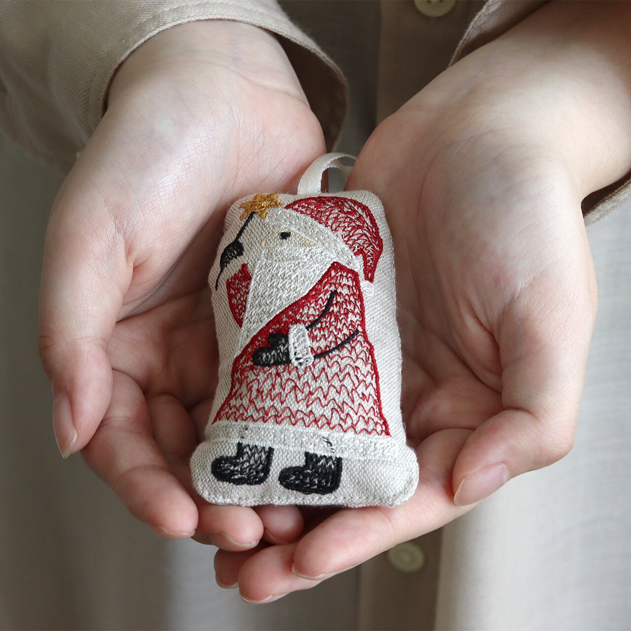 クリスマスツリーやタペストリーにいかがですか？コットンリネンと刺繍