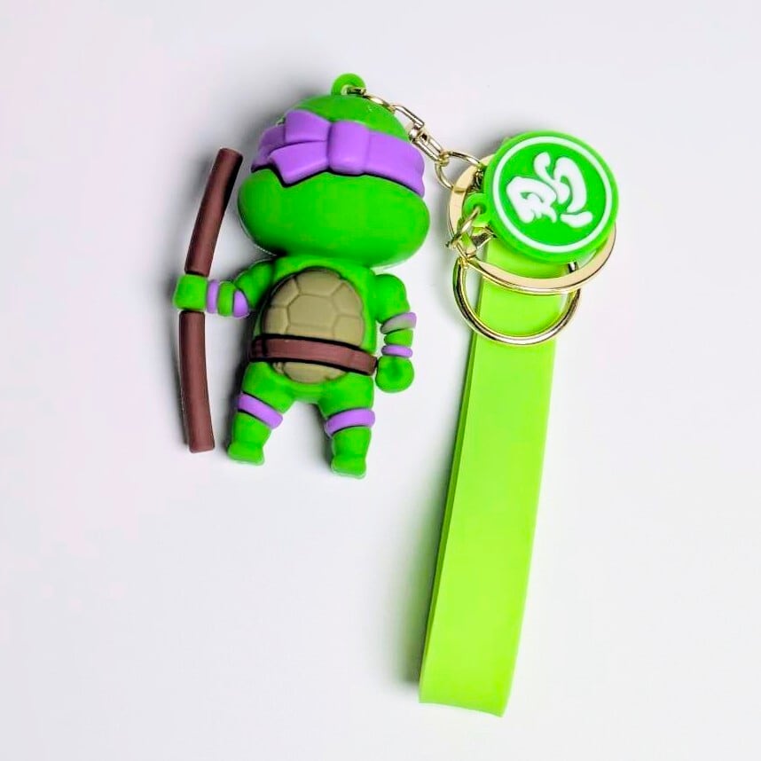 再入荷！【 Teenage Mutant Ninja Turtles ( ティーンエイジ ミュータント ニンジャ タートルズ ) 】3Dラバーキーホルダー / ストラップ付き / フィギュアキーホルダー / ドナテロ / 紫 〚アメリカン雑貨 アメトイ〛
