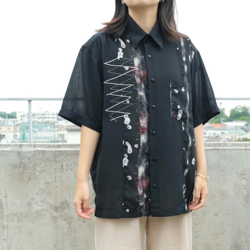 柄シャツ 墨絵風な柄