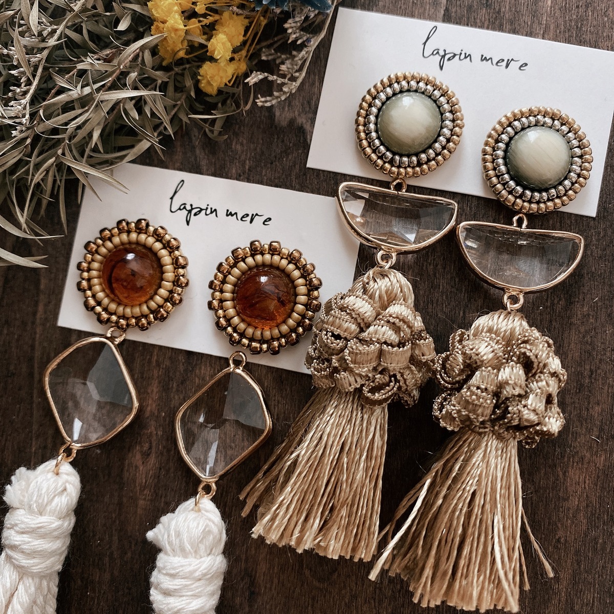 ビーズカボションとガラスチャームを合わせた大人ピアス | lapin mere 