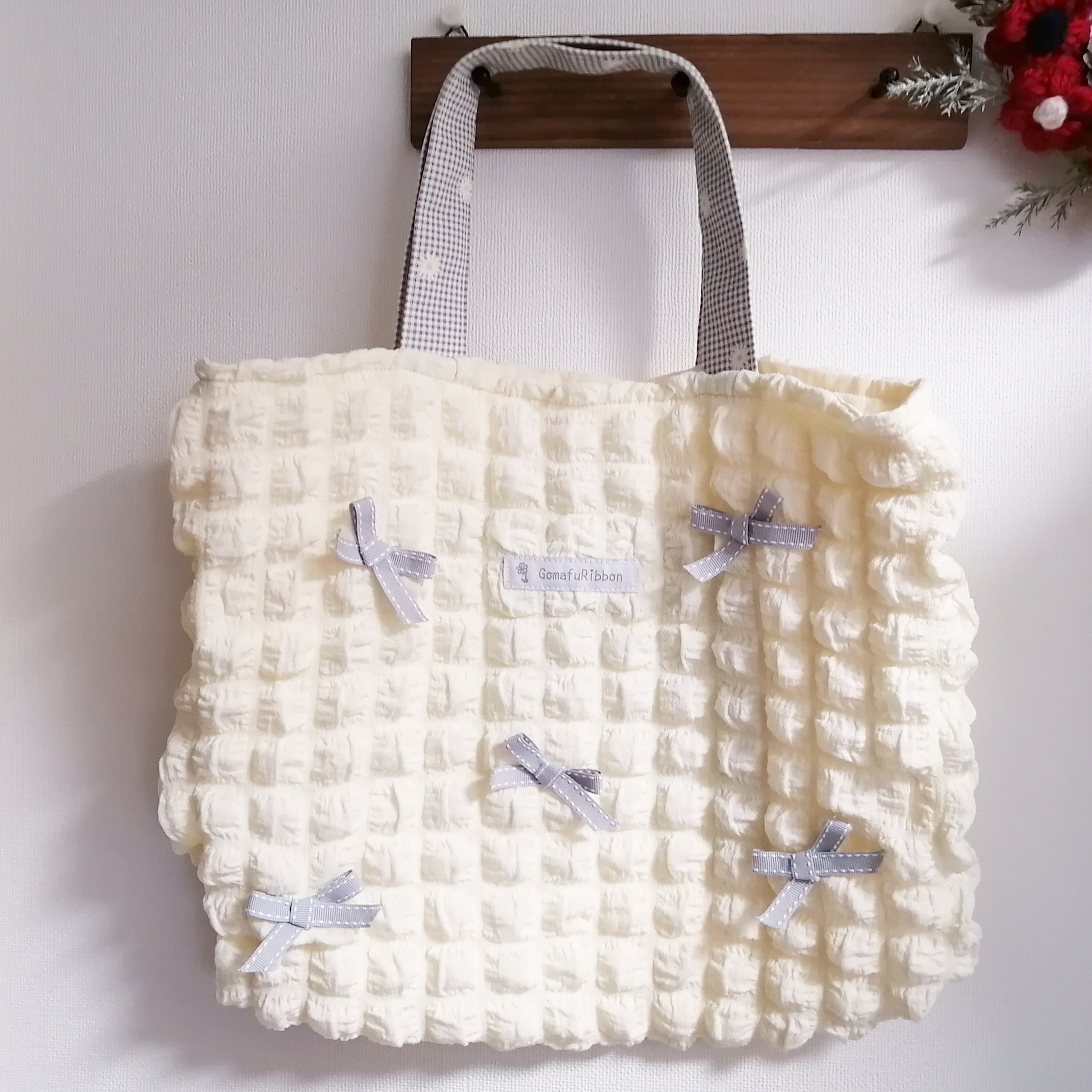 ポコポコリボントート アイボリー 持ち手グレーのギンガムにお花