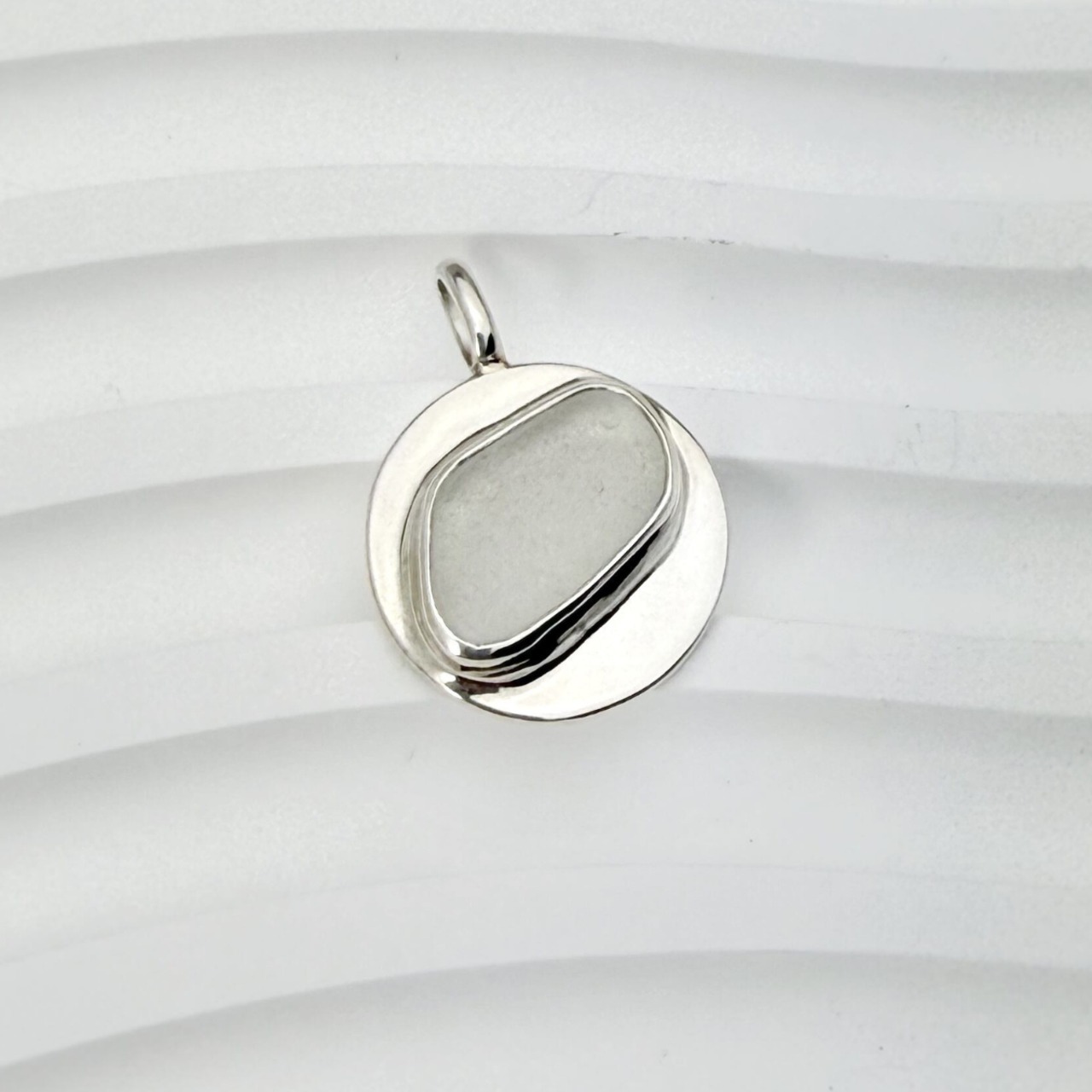 Horizon / Sea Glass Pendant Head Round