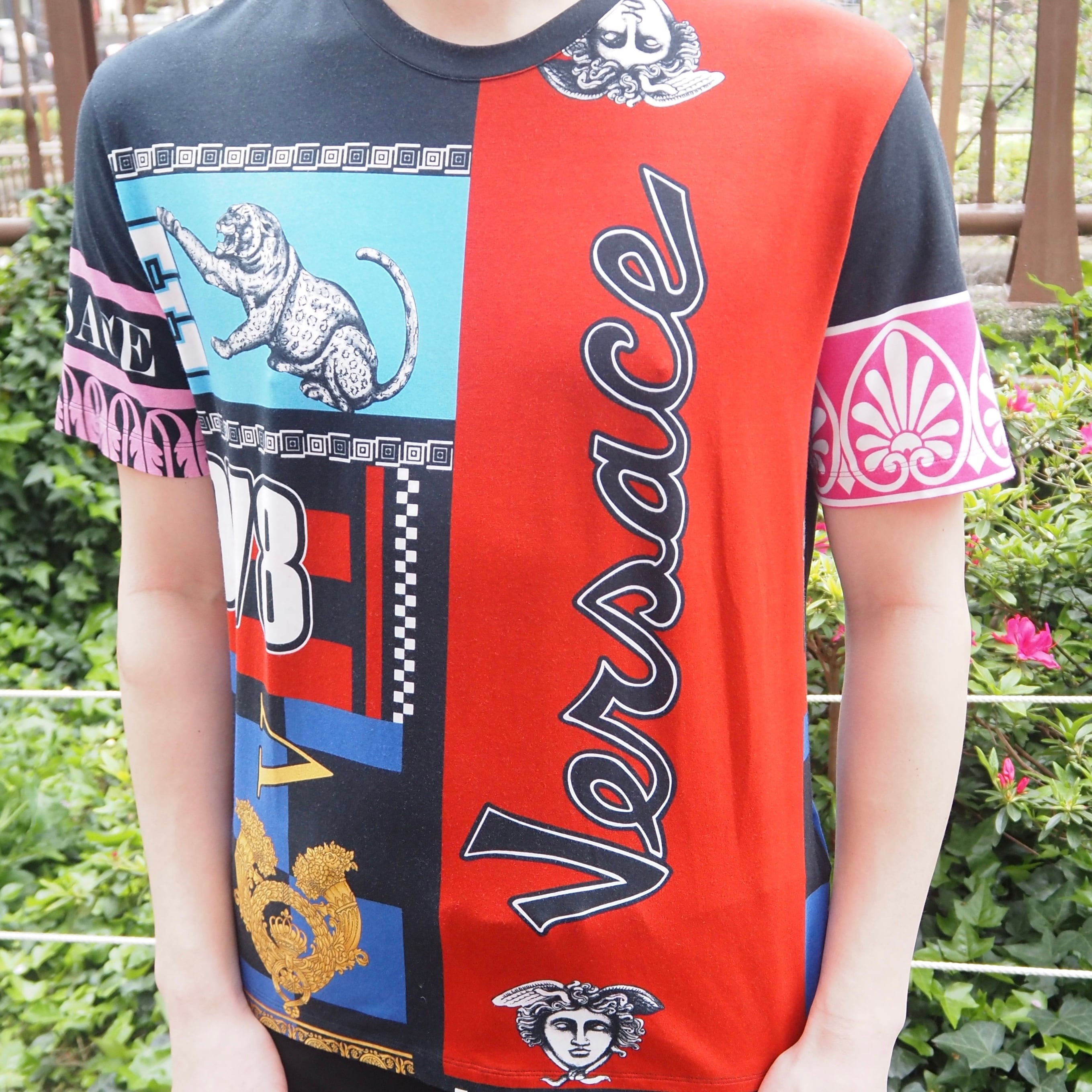 【2枚セット】VERSACE ヴェルサーチ メデューサ Tシャツ グレー レッド VERSACE Tシャツ 総柄 ヴェルサーチ | 2122TOKYO