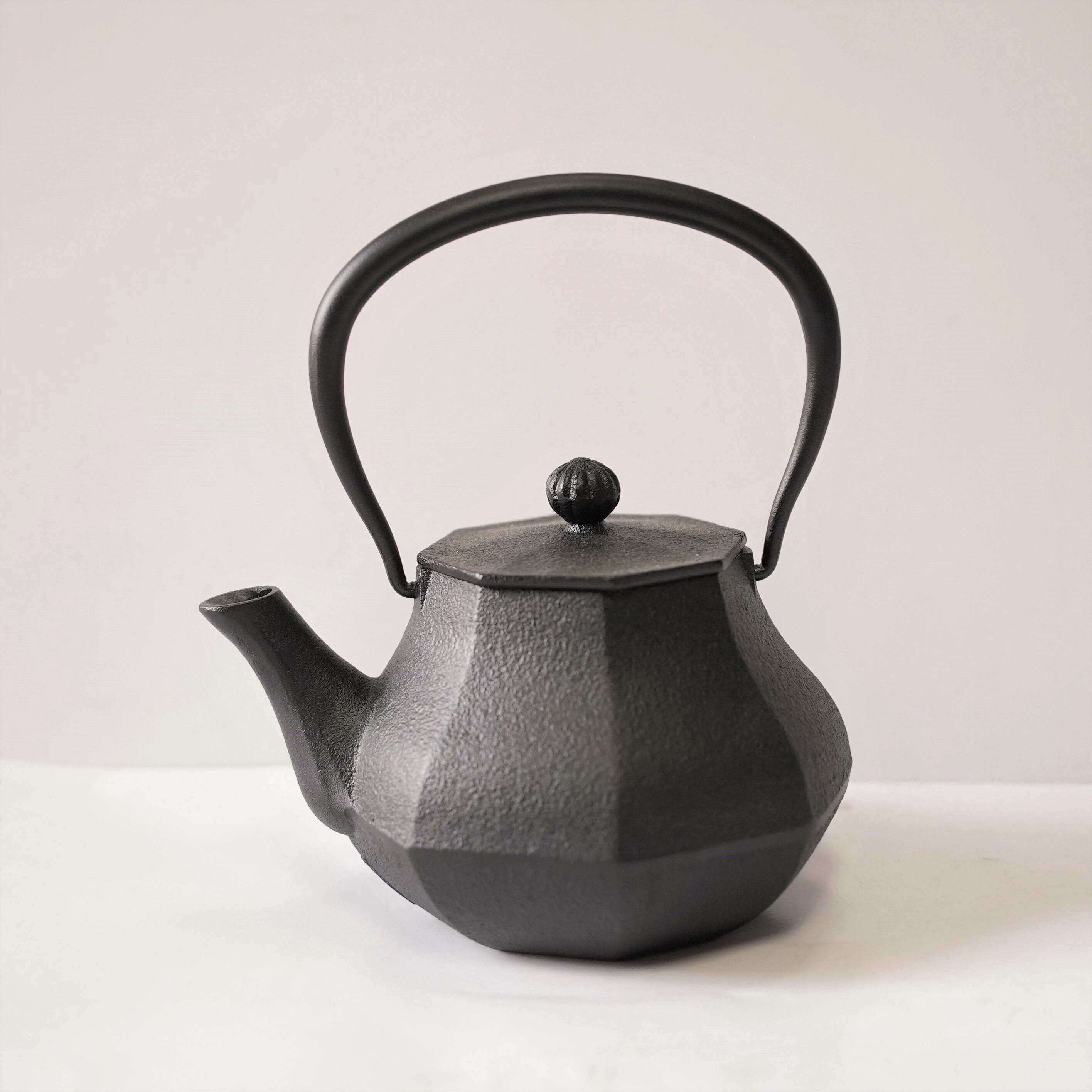 南部鉄器ih対応可 鉄瓶 みやび コンパクト鉄瓶 満水約0 4l 新築 引っ越し 転居 ギフト ポット お祝い 小 青 鉄急須 母の日 新生活 岩手県奥州市産 日本製 伝統工芸品