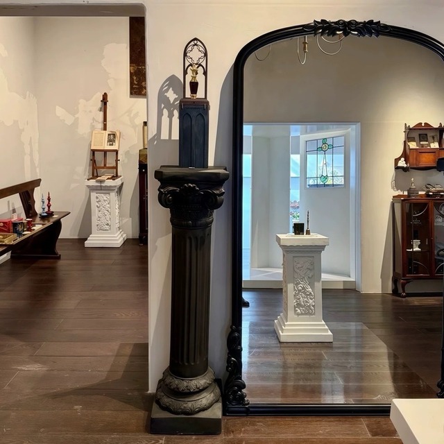 オブジェ 柱 古代 ローマ風 ヴィンテージ調 全長 125cm おしゃれ シック インテリア ローマ柱 置物 オーナメント 雑貨 アンティーク調 レトロ調 ディスプレイ デコレーション イベント 装飾 白 ホワイト 黒 ブラック