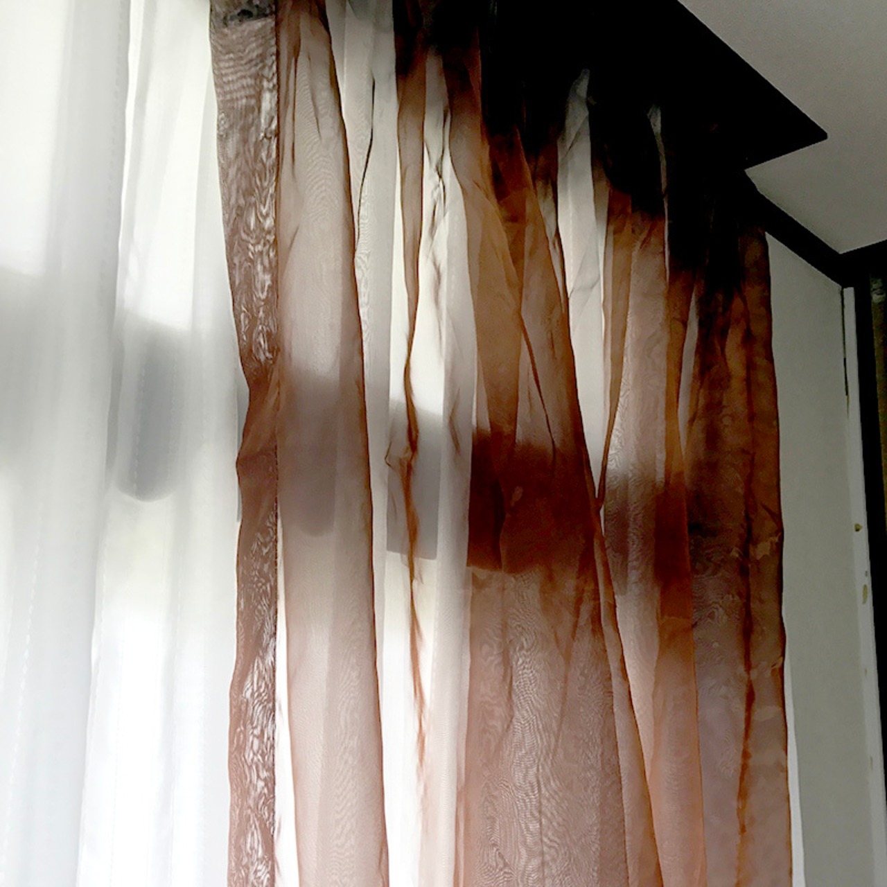 サテンロングカーテン　ブラウン２枚組  パーティー　ディスプレー　12CLae4