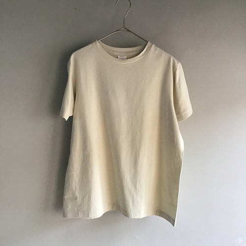 YAECA / ヤエカ　 クルーネックTシャツ　半袖　＃84010 KUSAKI L. BEIGE