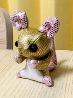金のネズミのぬいぐるみ