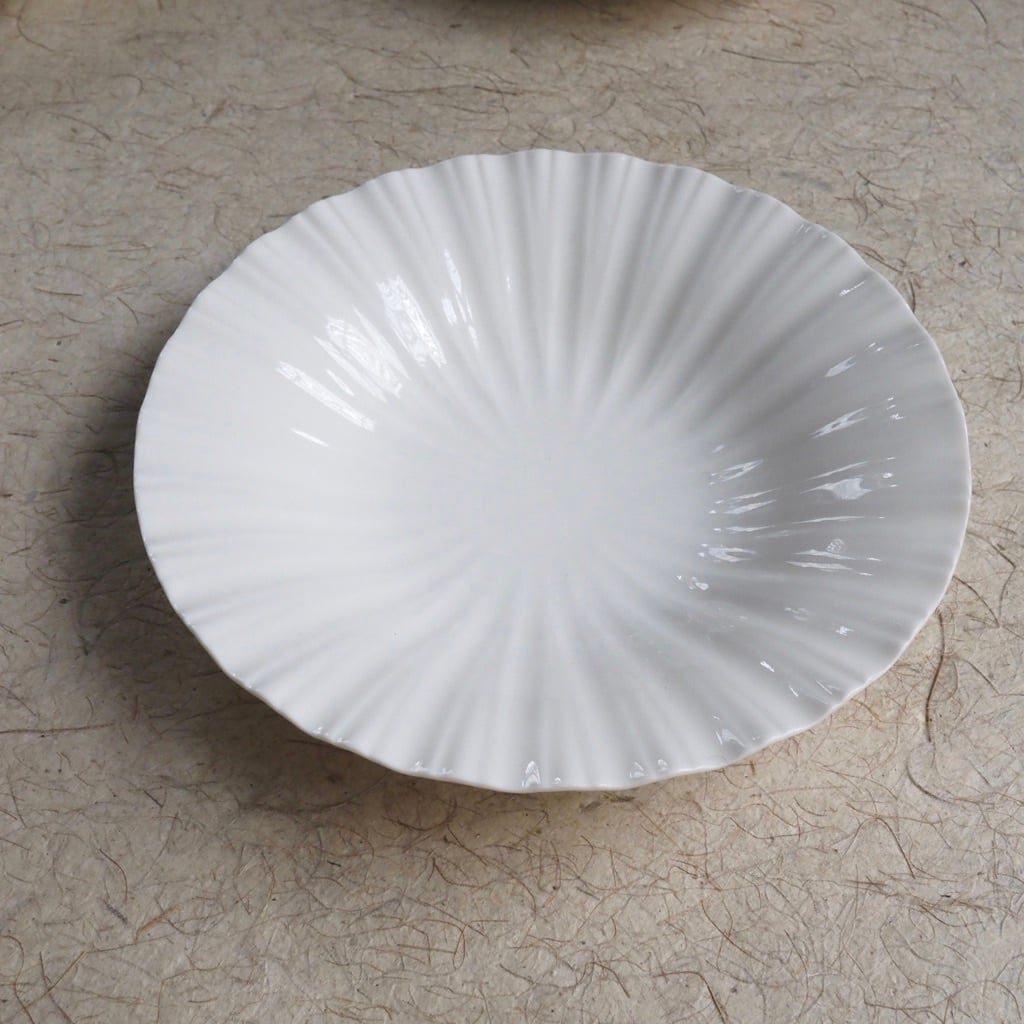 色原 昌希/白磁 レリーフ深皿 5.5寸