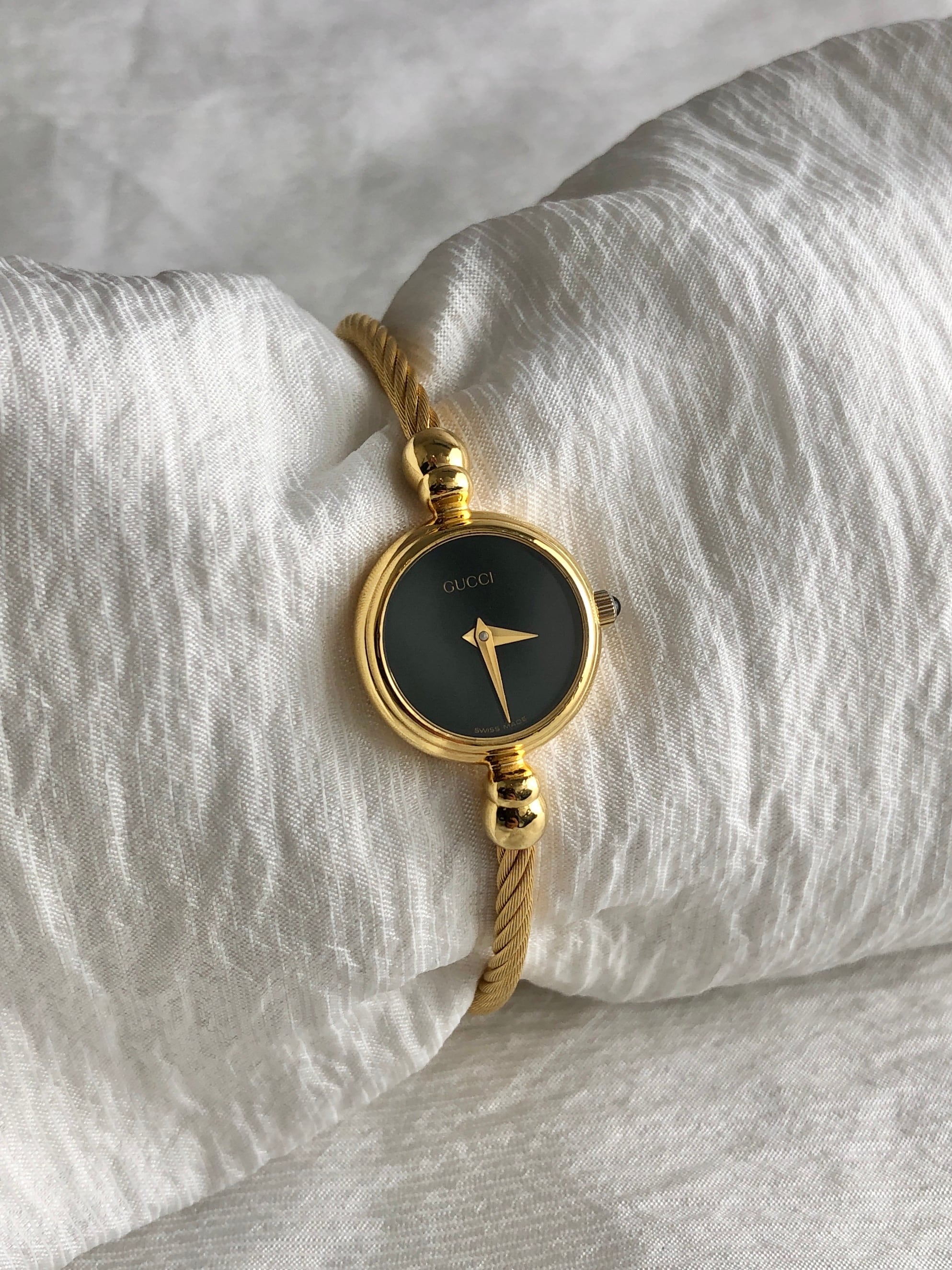 GUCCI グッチ 腕時計 ゴールド×ブラック バングル型 ツイスト 2700.2.L vintage ヴィンテージ オールド wbefek