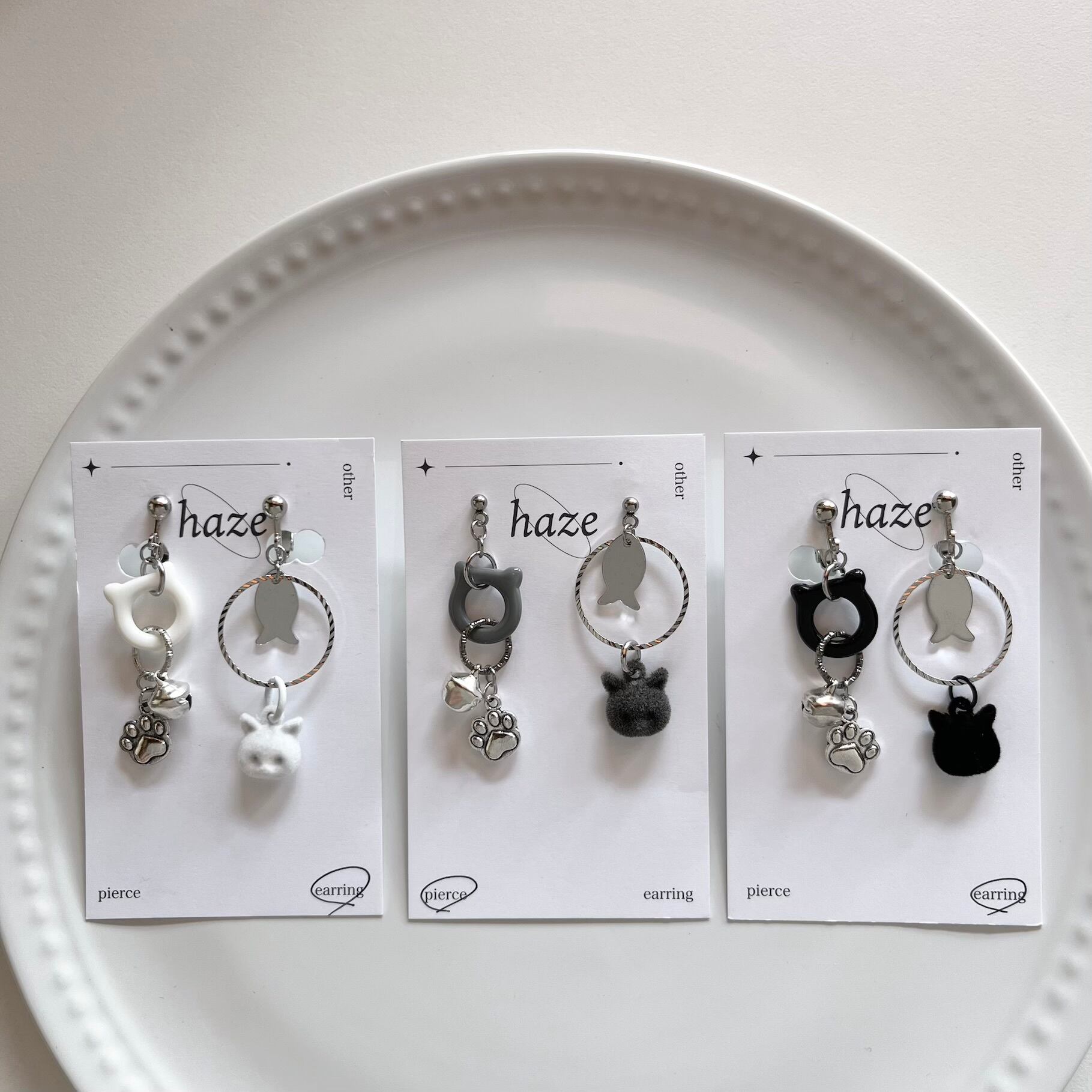 ーBlack or White or GrayーCat motif .鈴ピアス/イヤリング | h a z e