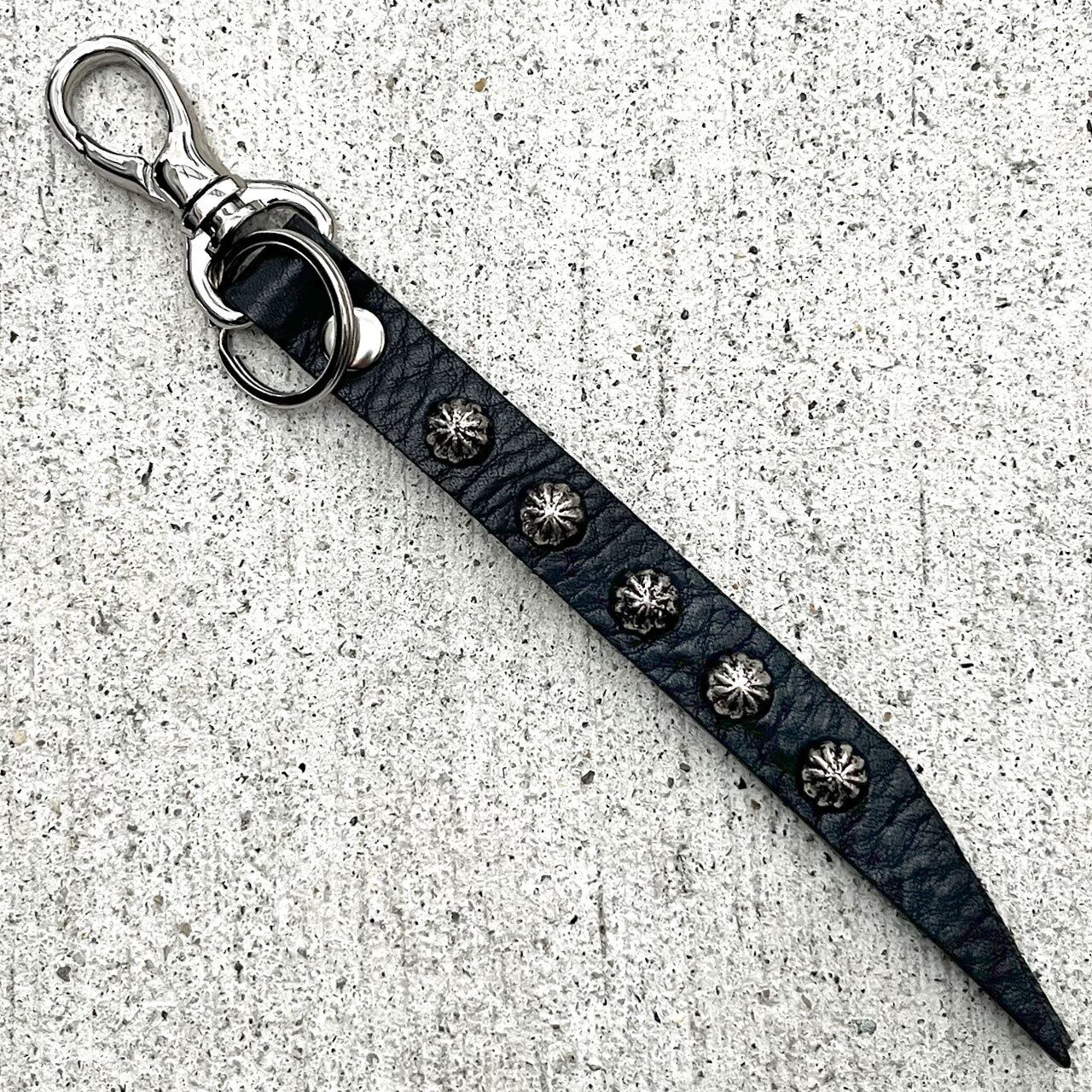 栃木レザー ショートトラッカーウォレット スタッズ財布 6色展開 日本