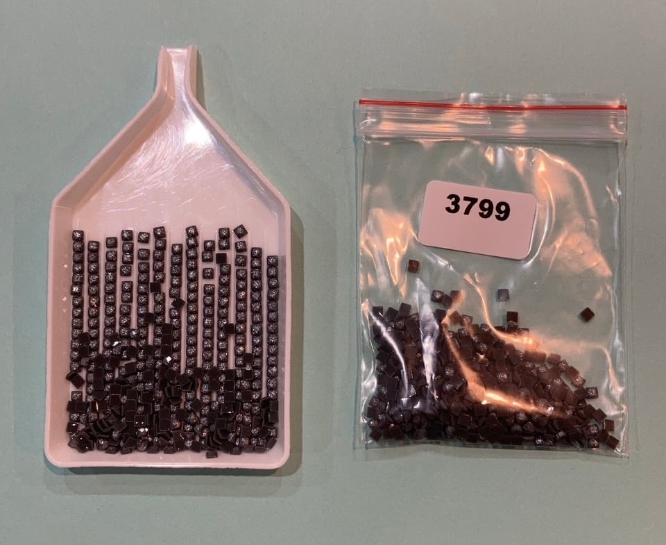 【3799番】フェアリーダストビーズ⭐︎四角(square)ビーズ 5g入り