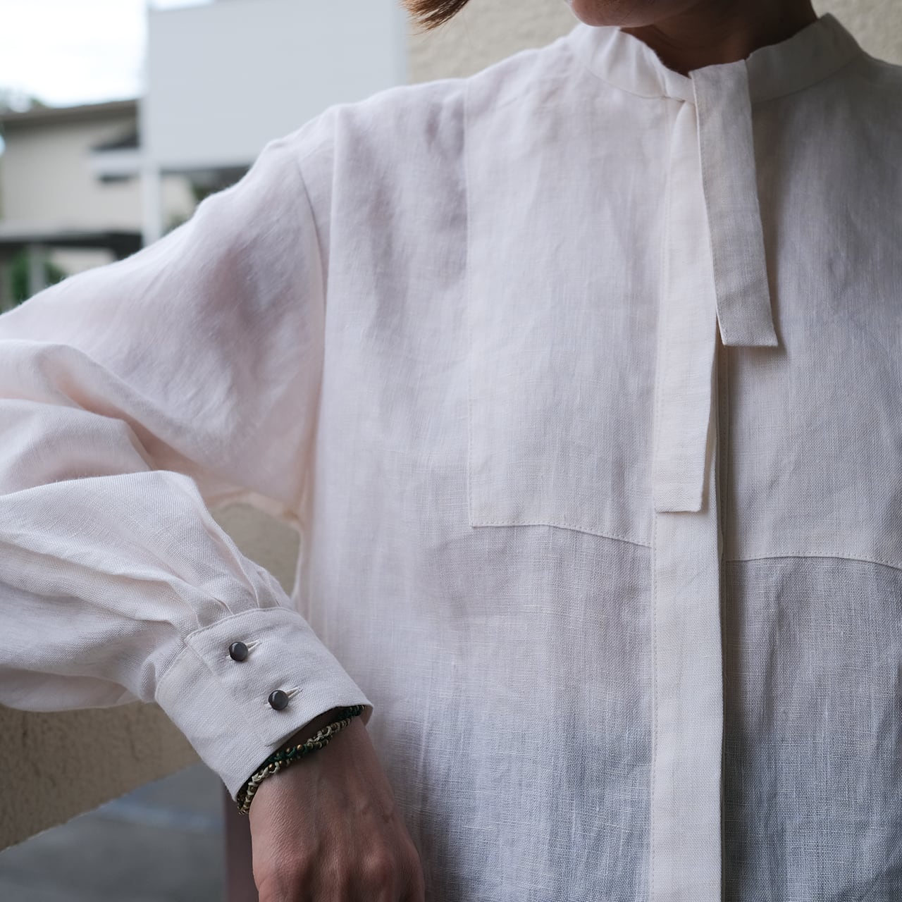 SALUÉ bow collar shirt bow collar shirt／light weight linen〈antique white〉 | SALUÉ
