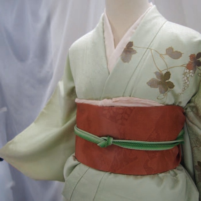 訪問着】絹地山葵色に花舟模様の着物1 | ひふみ屋