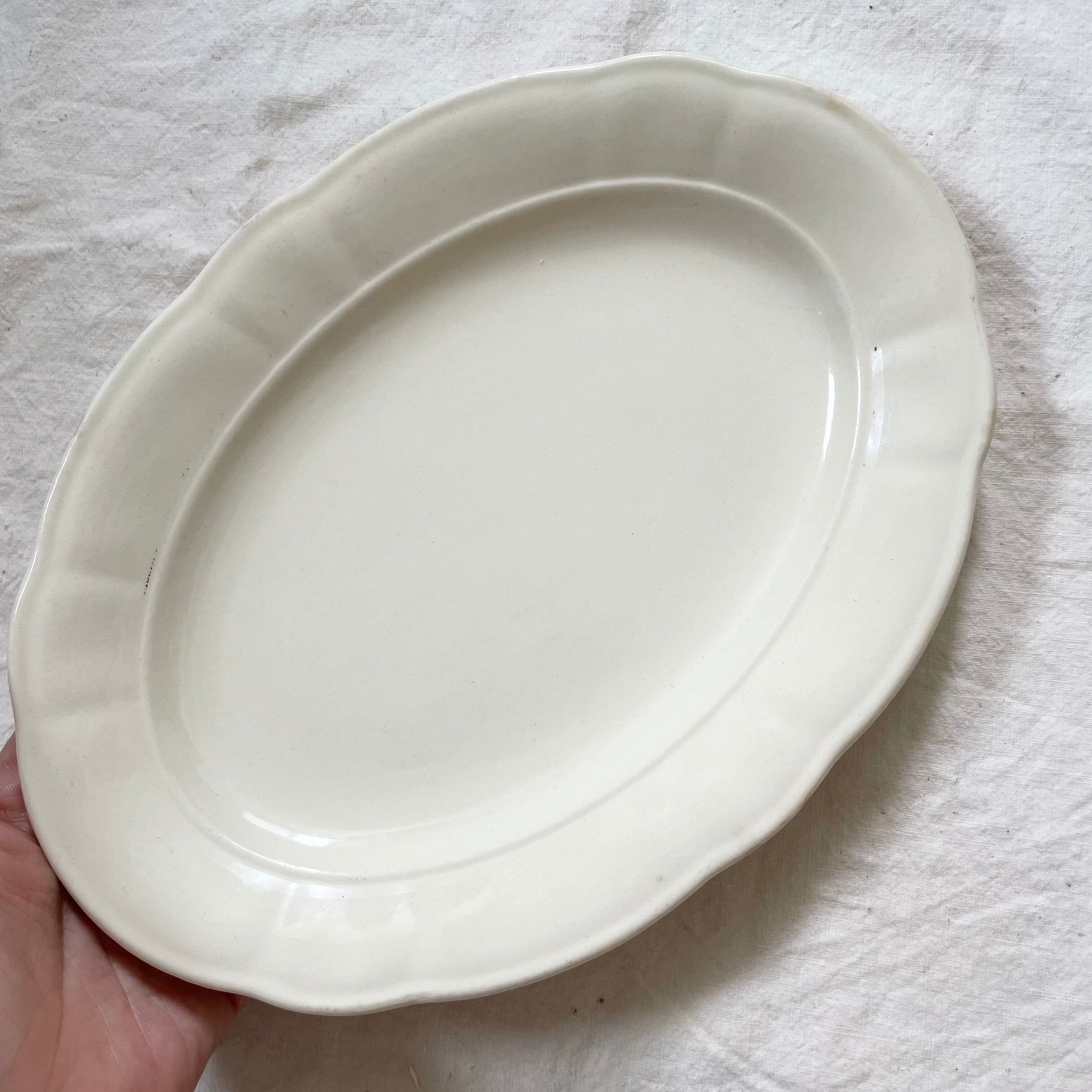 シンプルな生成色のオーバルプレート