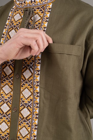 ウクライナ刺繍ヴィシヴァンカ　クロスステッチ手刺繍　Lサイズ　メンズ