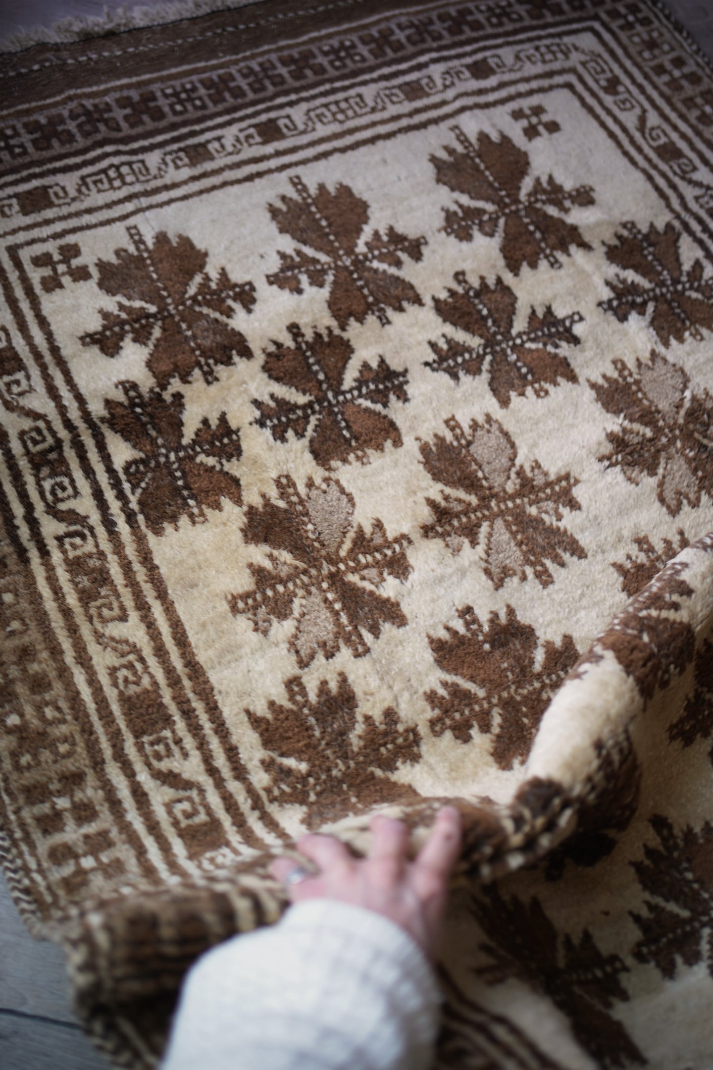 481】Vintage Afghan Taimani natural wool rug 1970's | ヴィンテージ
