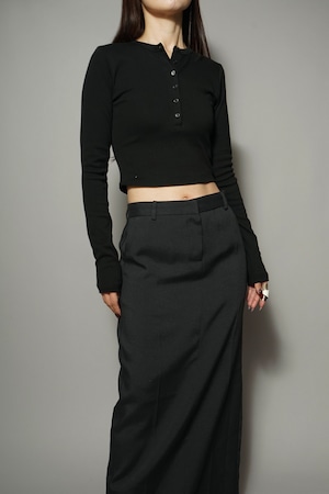 HARF BUTTON CROPPED TOPS   (BLACK) 2402-51-86