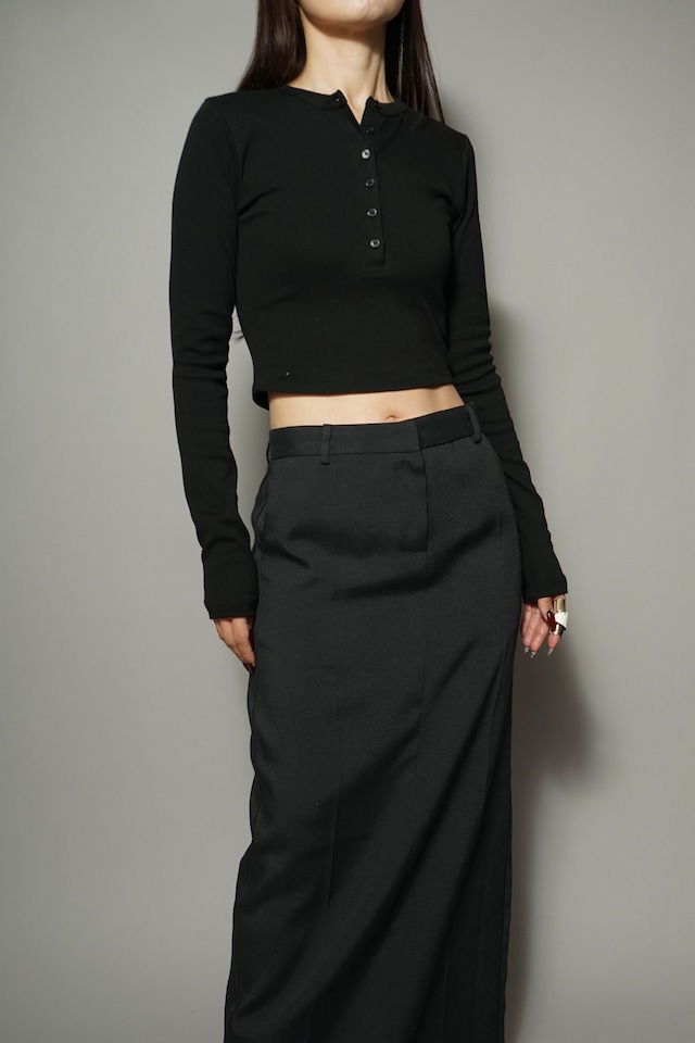 HARF BUTTON CROPPED TOPS   (BLACK) 2402-51-86