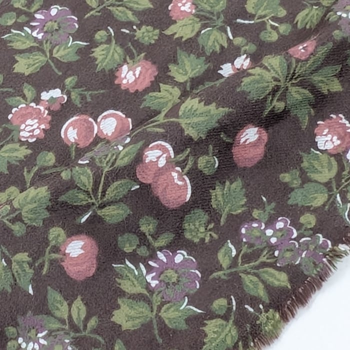 リバティ・ファブリックス ●エアリーコット生地● Babette バベット ブラウン地/レッド実 約108×50cm