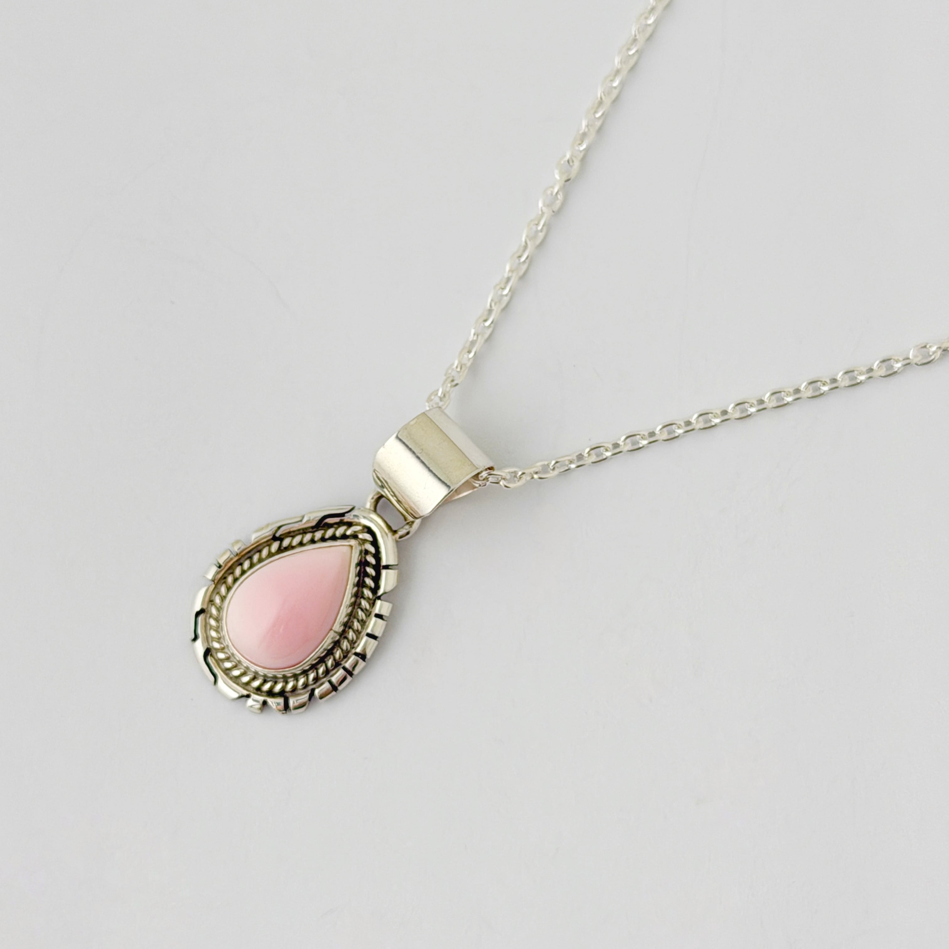 《Indian Jewelry 》JENNIFER FRANK作 ドロップ型 コンクシェル ペンダント ネックレス