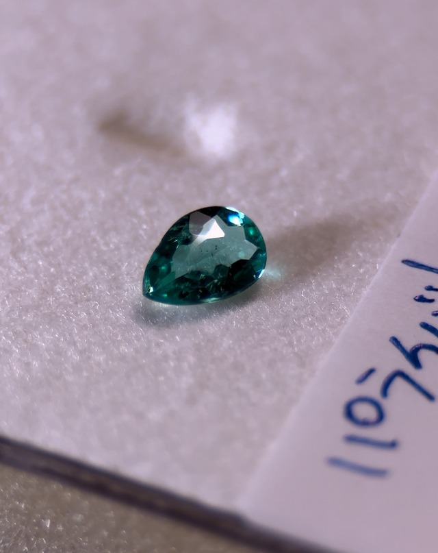 カラーチェンジガーネット(べキリ) 0.32ct ラウンド | パライバ 