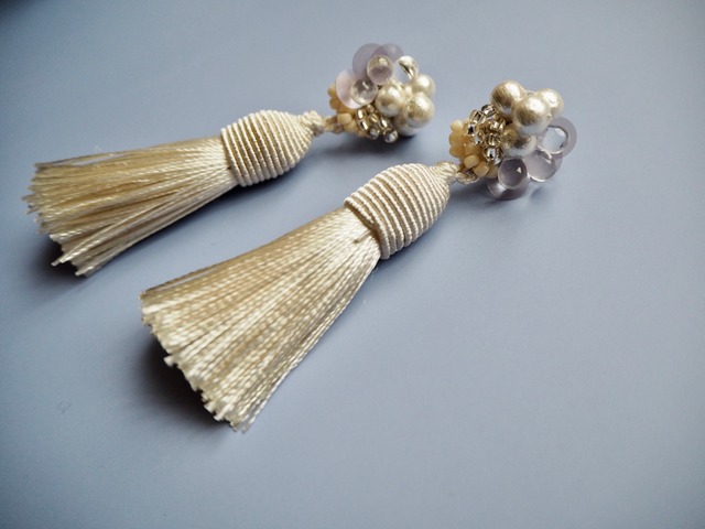white　pearl × tassel