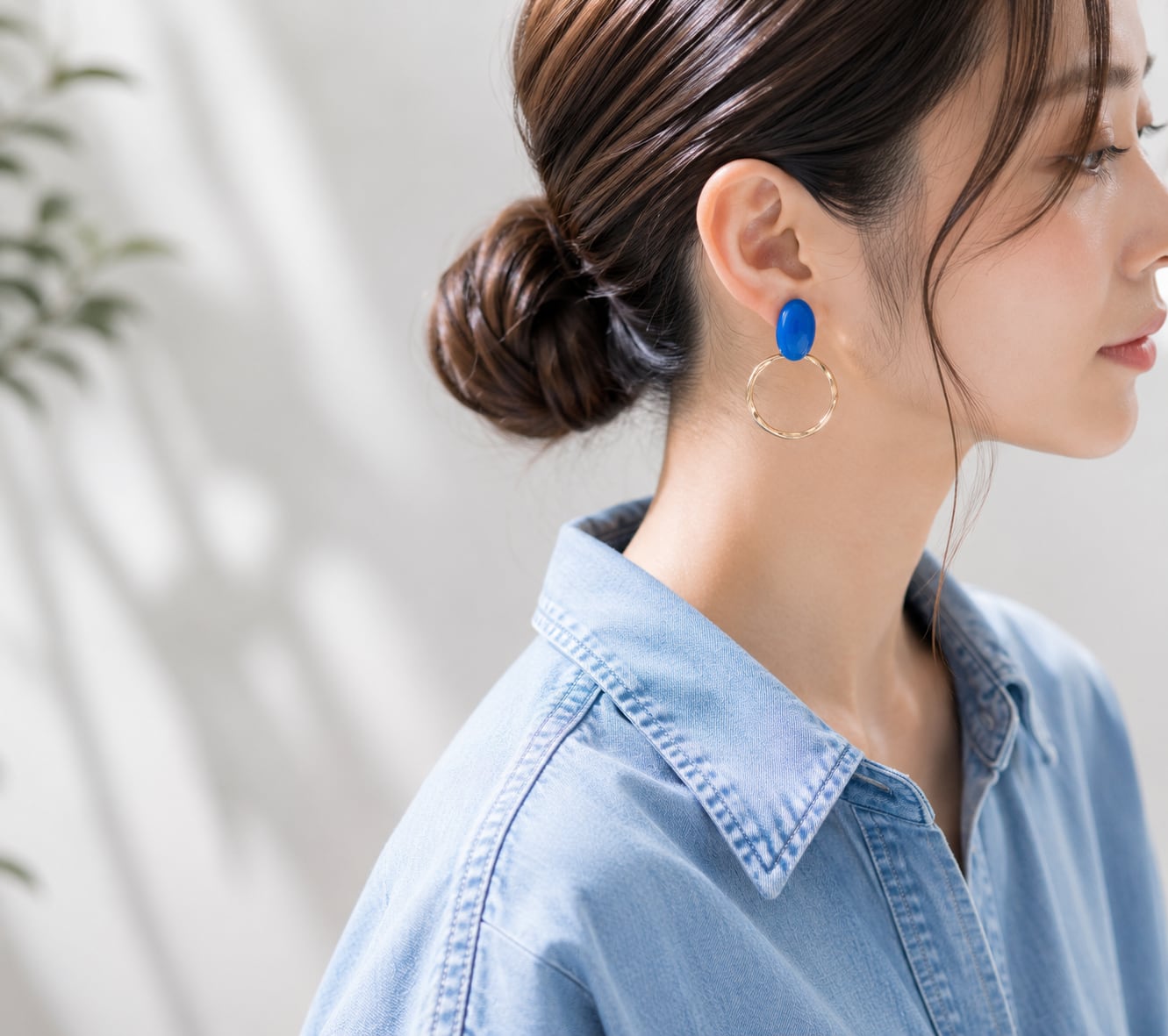 ブルーカルセドニーとツイストフープ 2wayピアス（イヤリングに変更可
